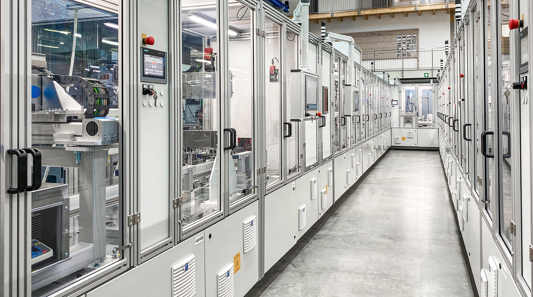 Compact, technically clean and efficient highly automated assembly line for HV systems AKE